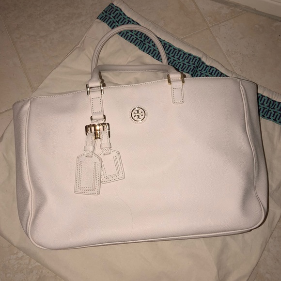 Tory Burch Handbags - Tory Burch Roslyn Tote